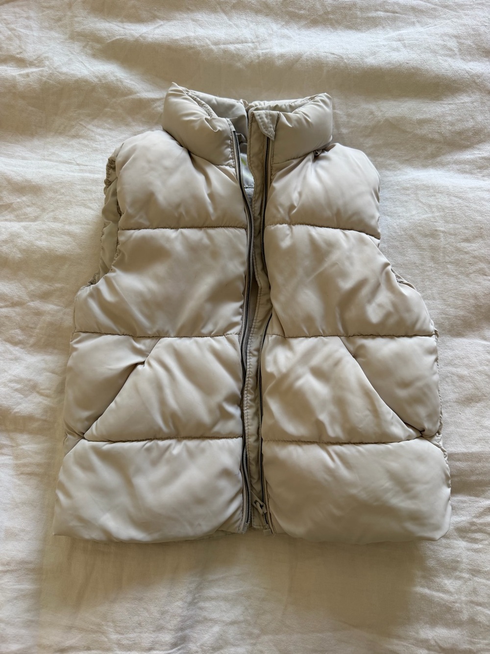 Zara: Kids Puffer Vest in Light Beige with hood - Quilted Sleeveless Jacket-3T